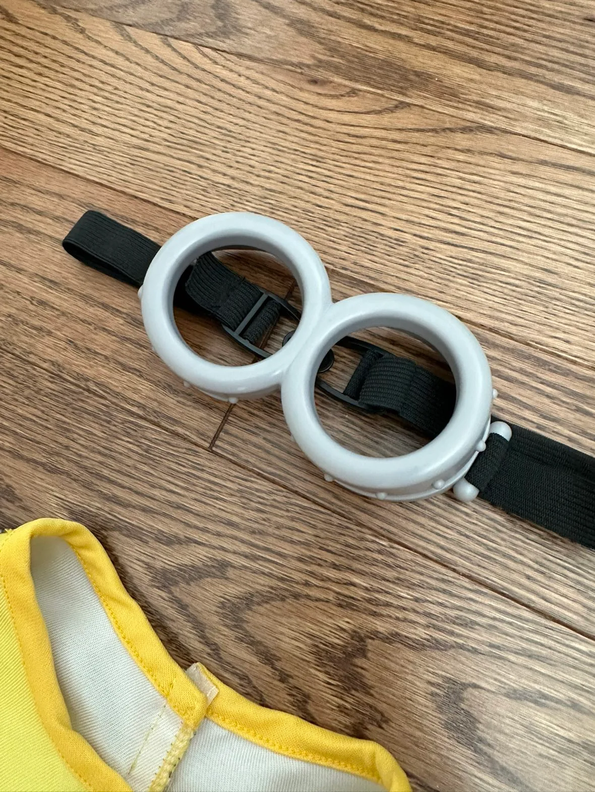 Minions costume size 6-8 image indicator(2)