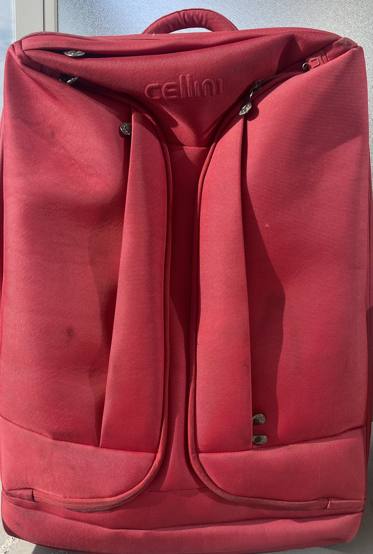 Large travel suitcase（Height 30 inches, width 20 inches