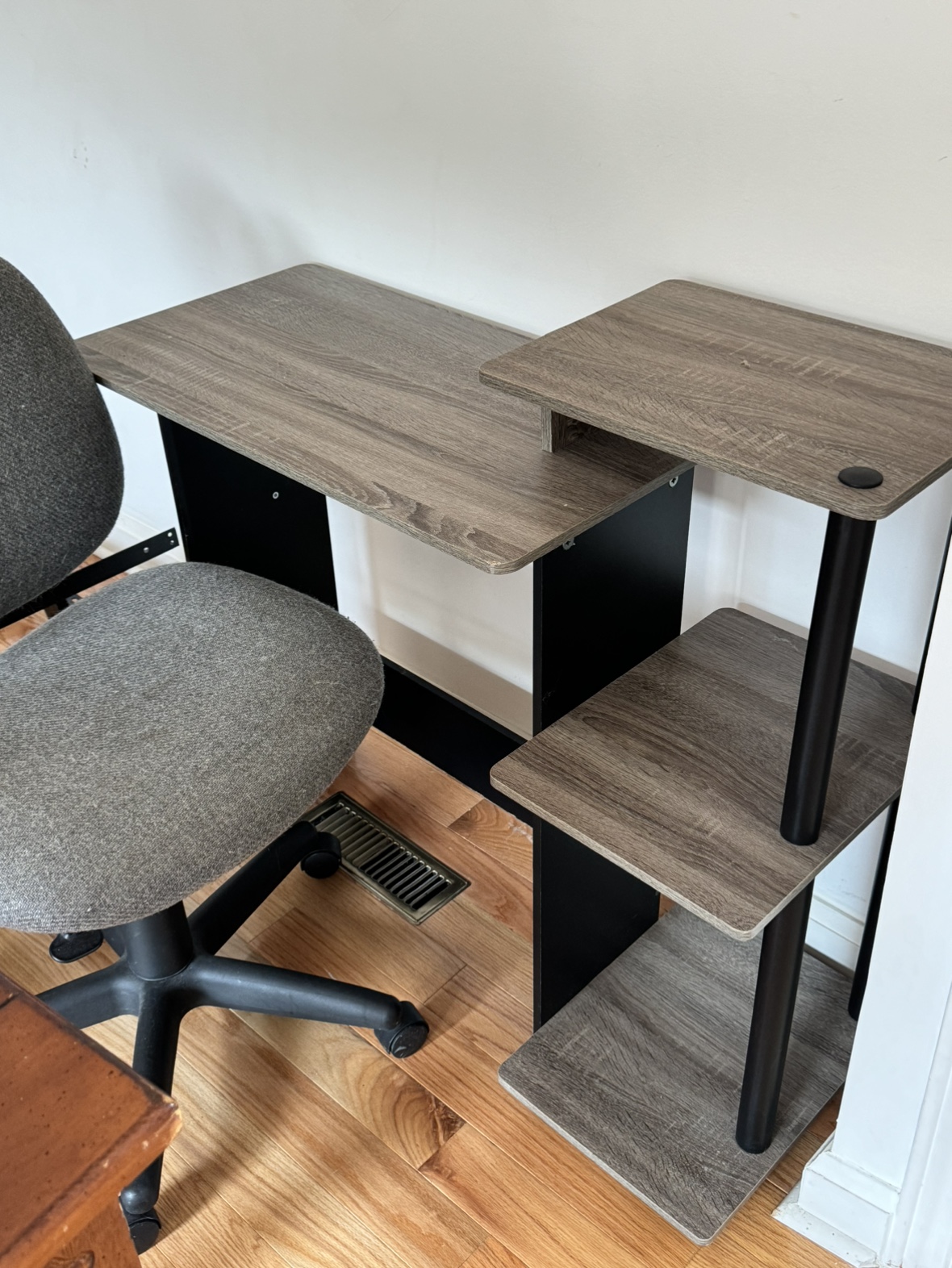 Small Desk + chair - photo 2