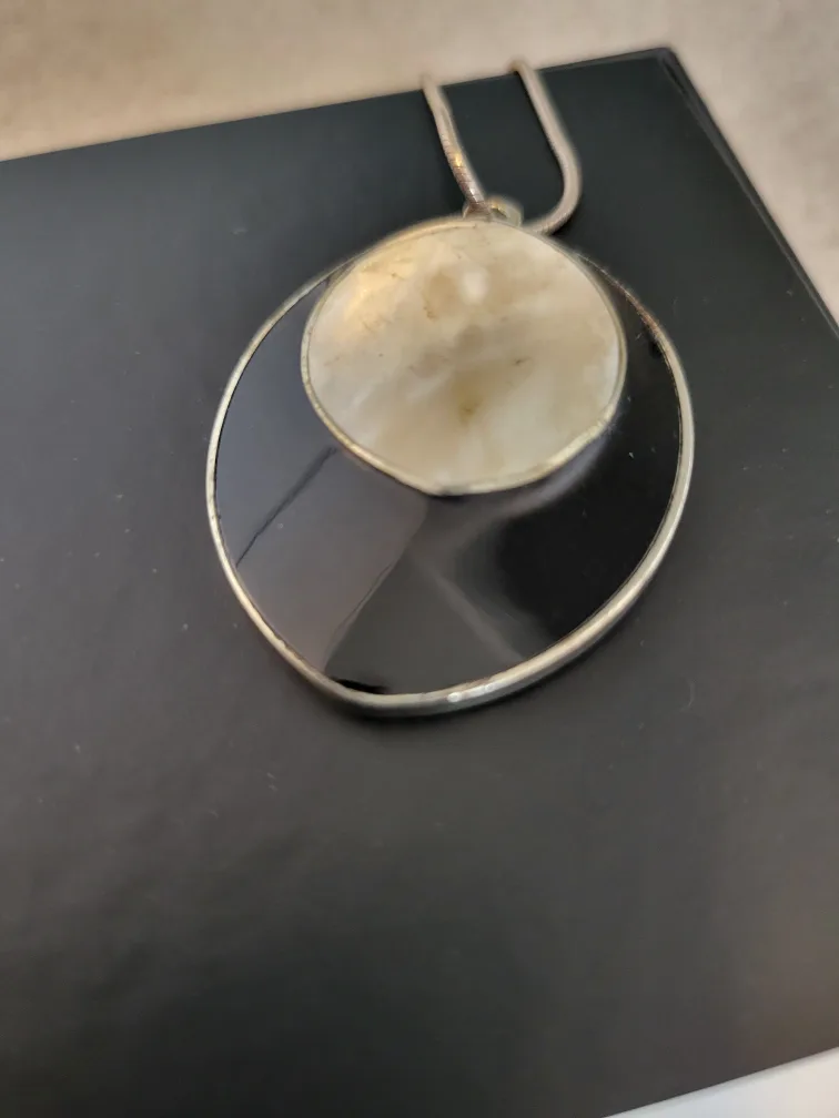 Black and White Oval Pendant Necklace image indicator(2)