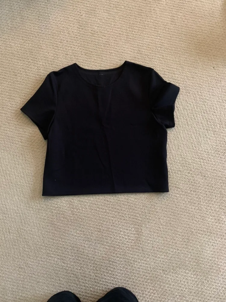 Lululemon Black Cropped T-Shirt thumbnail