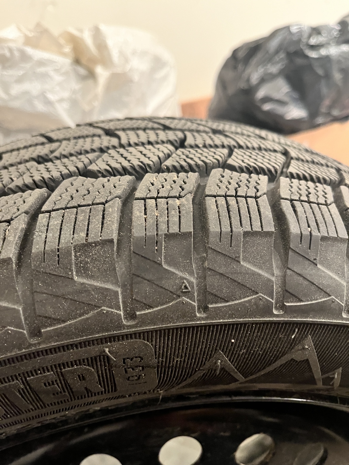 Motomaster Winter Edge 215/55R16 Tire and Wheel (1 set) - photo 3