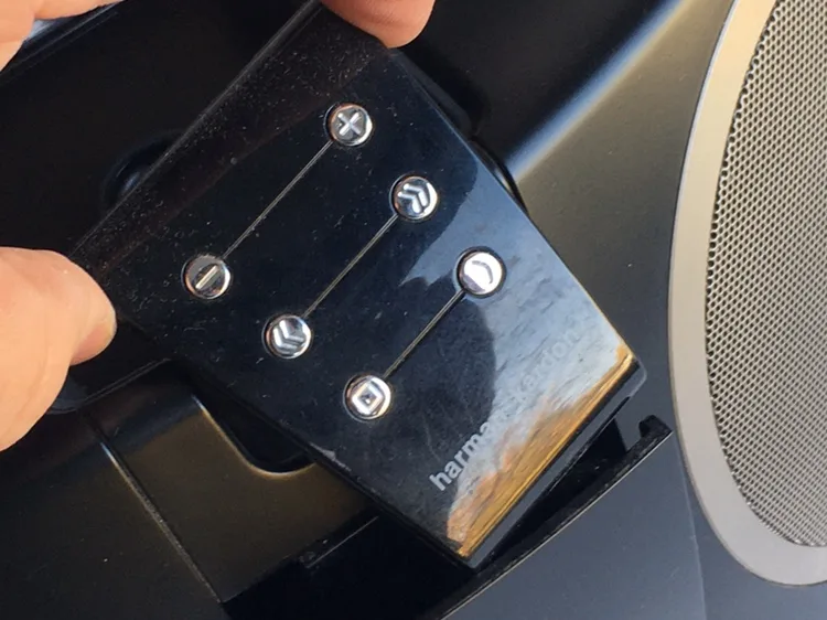 Harman Kardon Go + Play II Wireless Speaker with remote control image indicator(3)