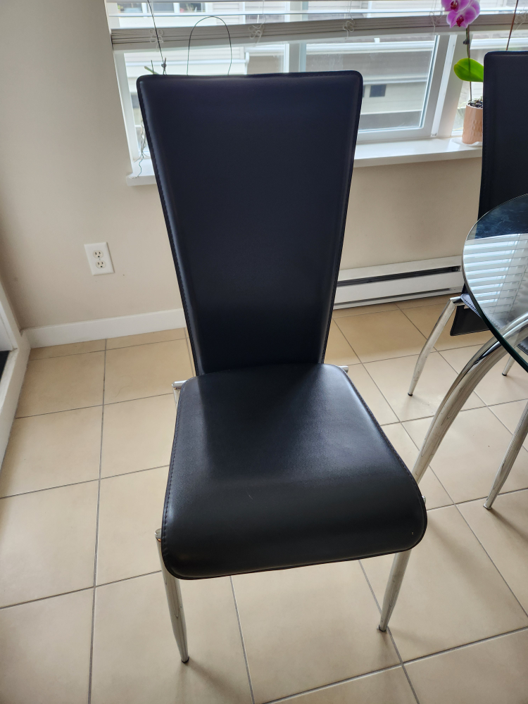 Moving sale!!! Glass dining table and four chairs - photo 4