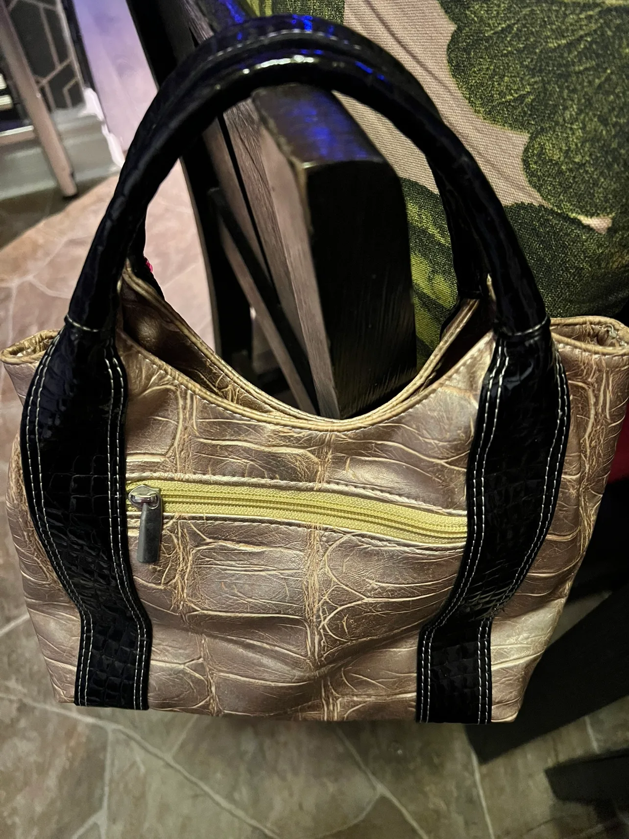 Gold Handbag with Pink Sequins image indicator(2)