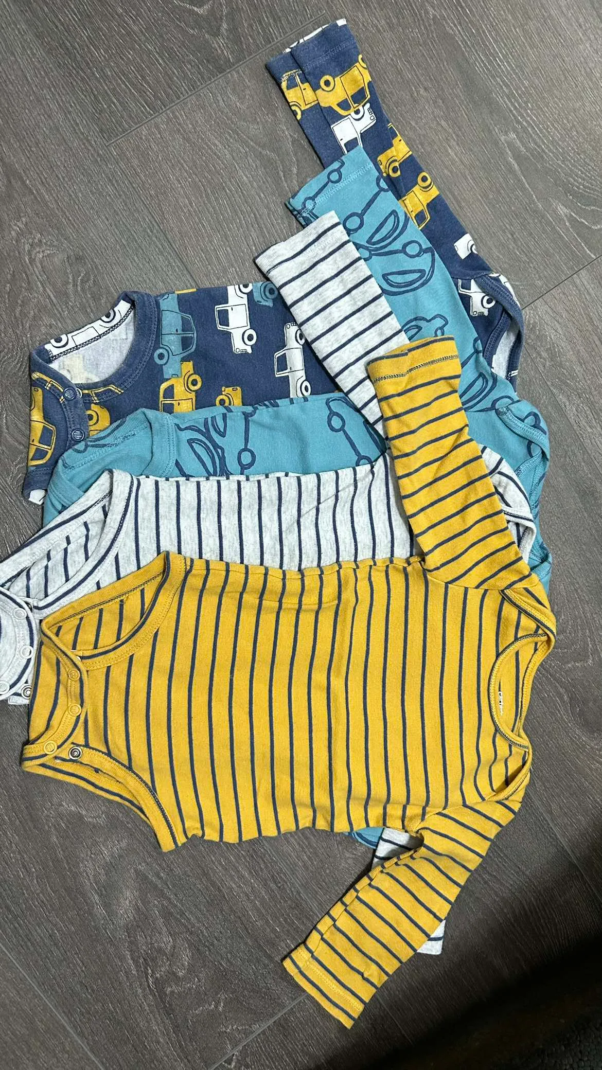 Baby cloths lot 6-12 image indicator(4)