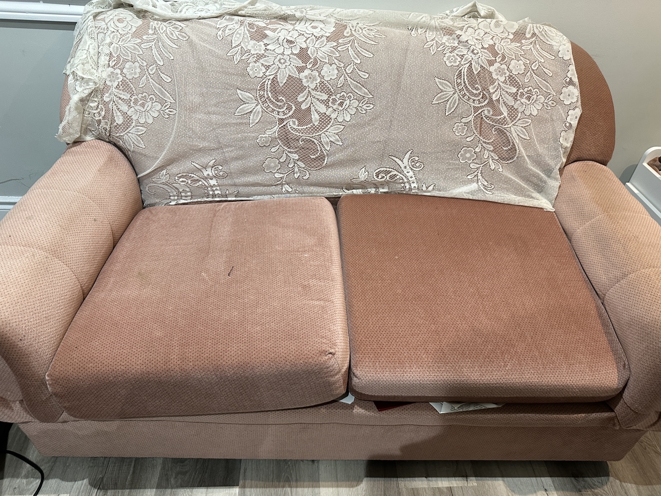 Pink love seat. Everything good sale check listing - photo 2