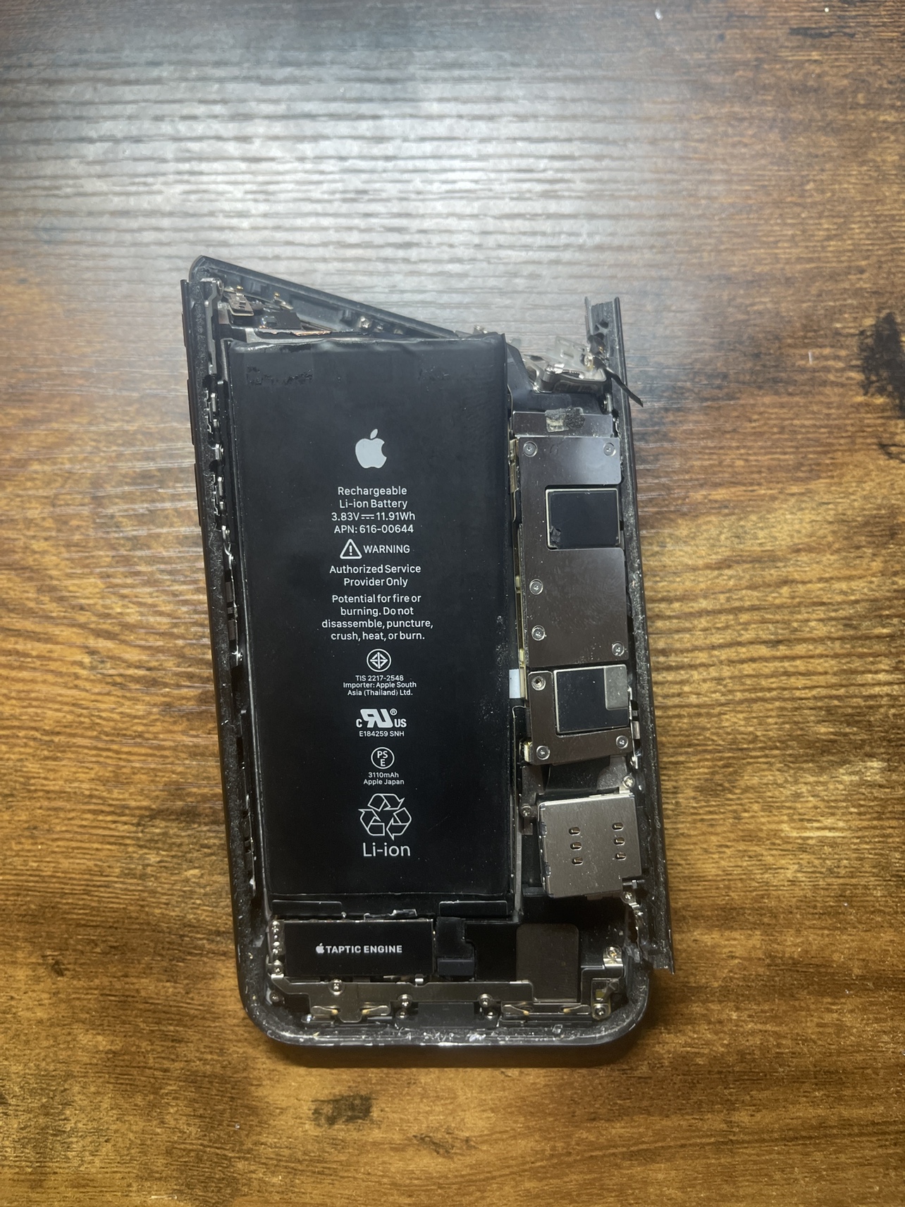 Very broken iPhone 11 - photo 2