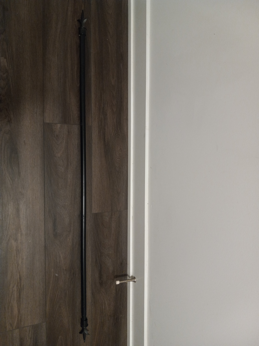 Black Metal Curtain Rod With Brackets 4.5 feet