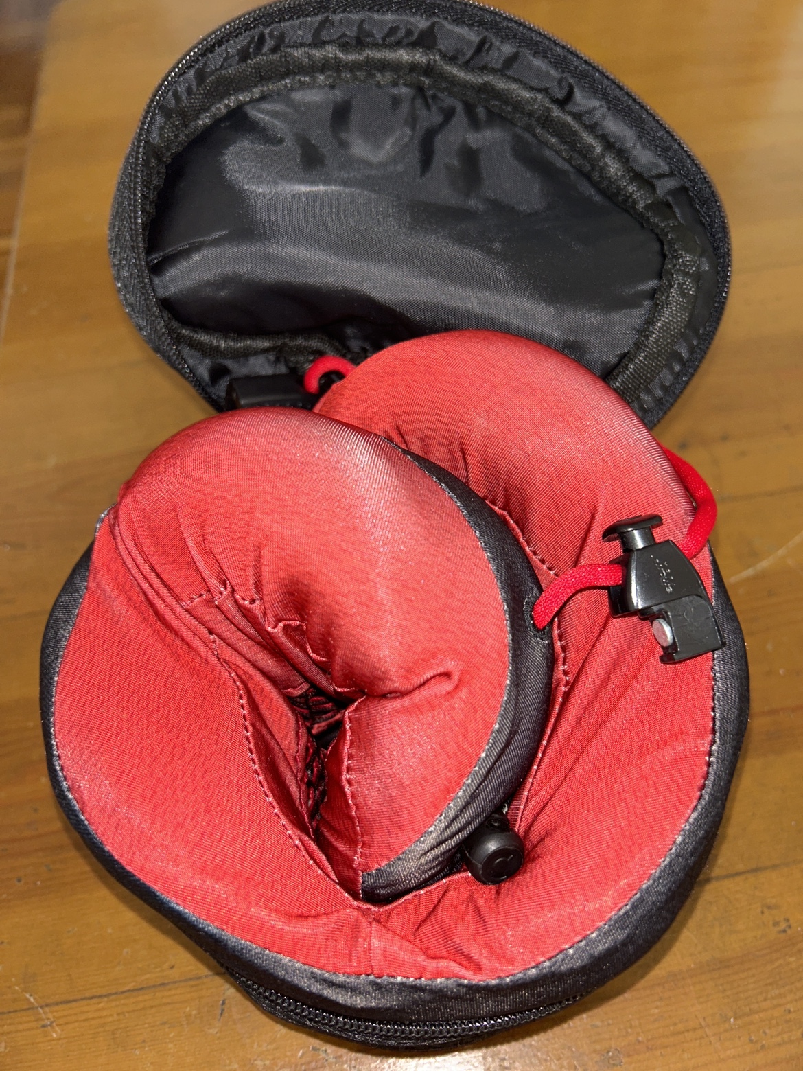 Cabeau Evolution Travel Pillow With Carrying Case - photo 2