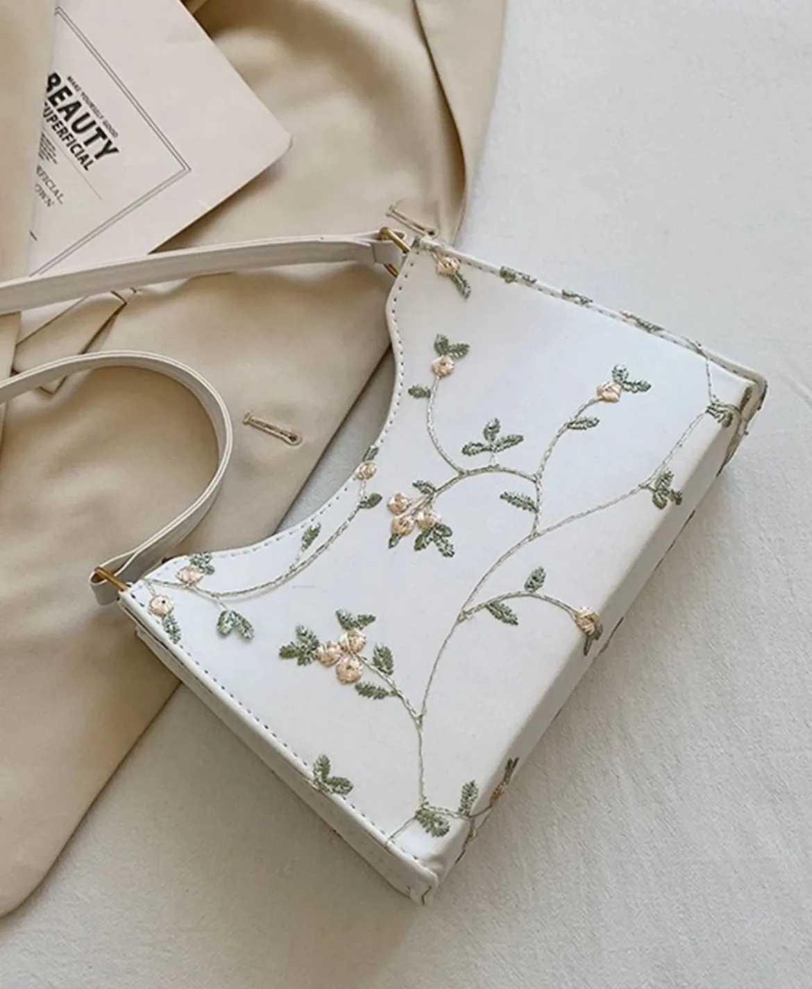 (New) White Floral Embroidered Bag thumbnail