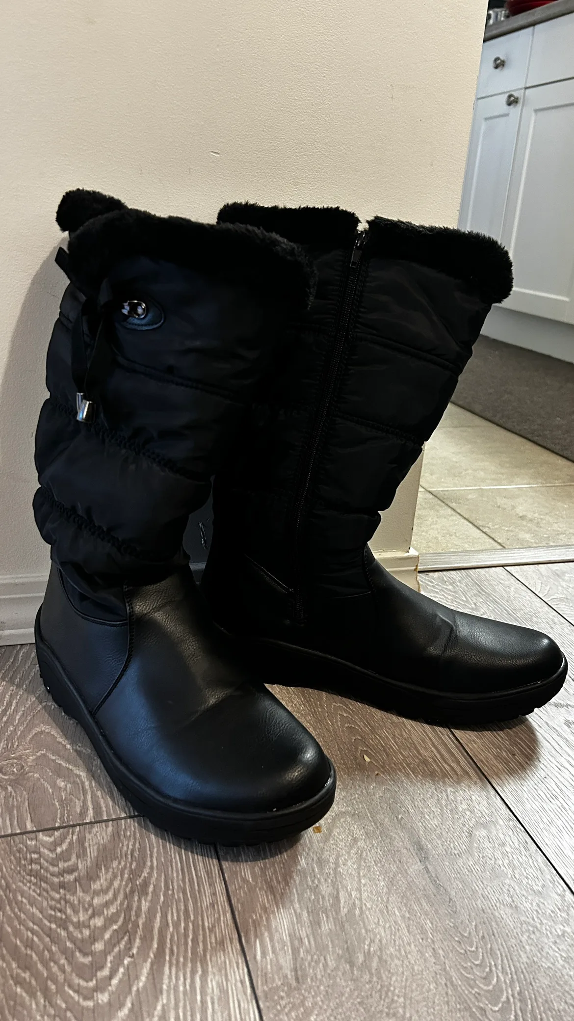 Women's Size 10 Black Boots thumbnail