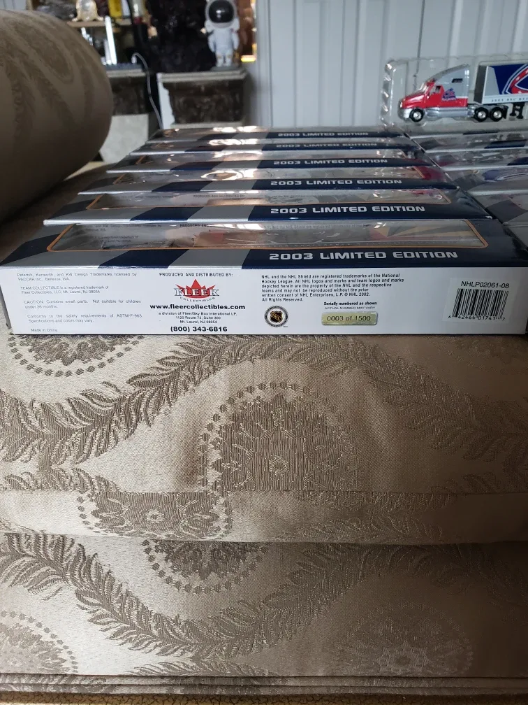 2003 NHL Limited Edition Semi Truck and Trailer Set image indicator(3)