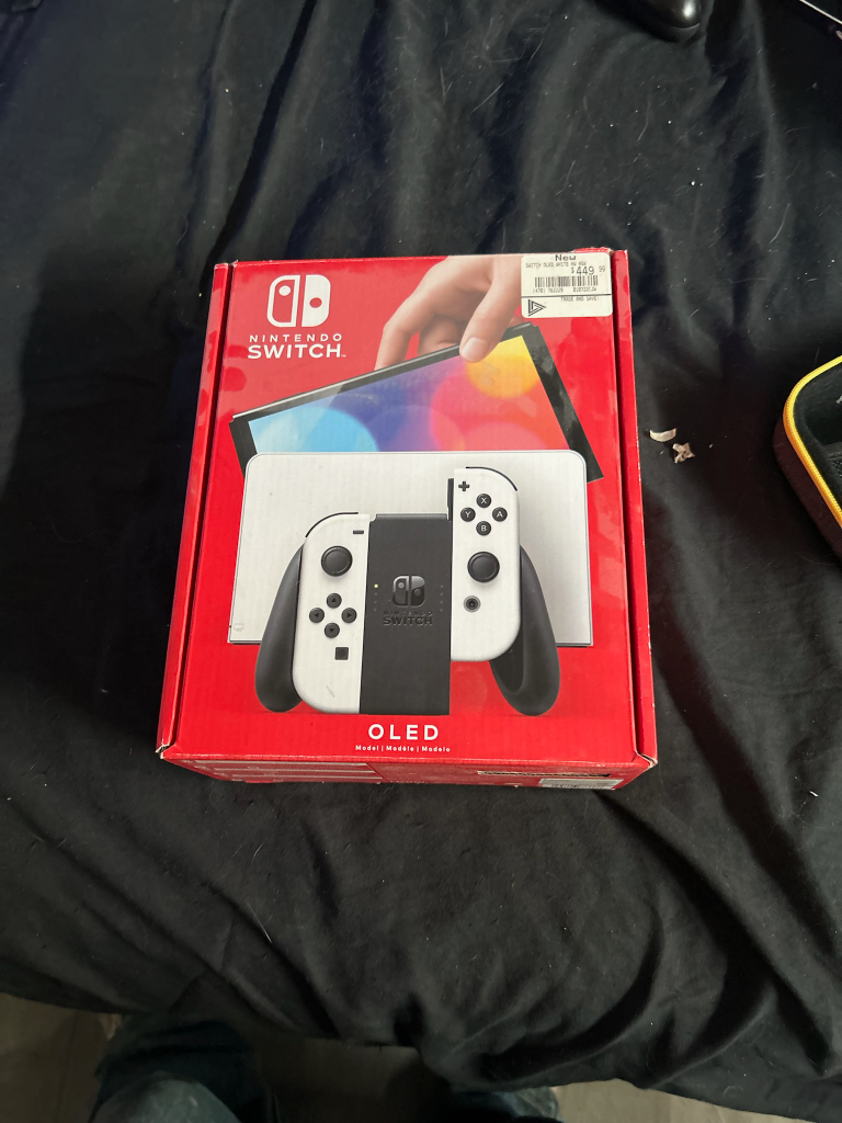 Nintendo Switch OLED - photo 2