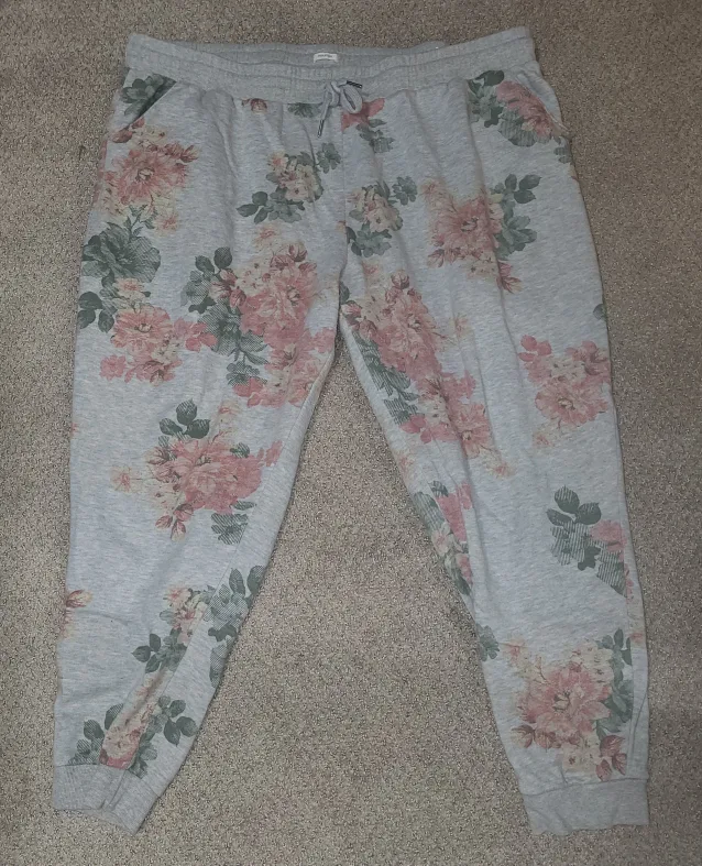 Pink Hoodie & Floral Sweatpants Set image indicator(4)