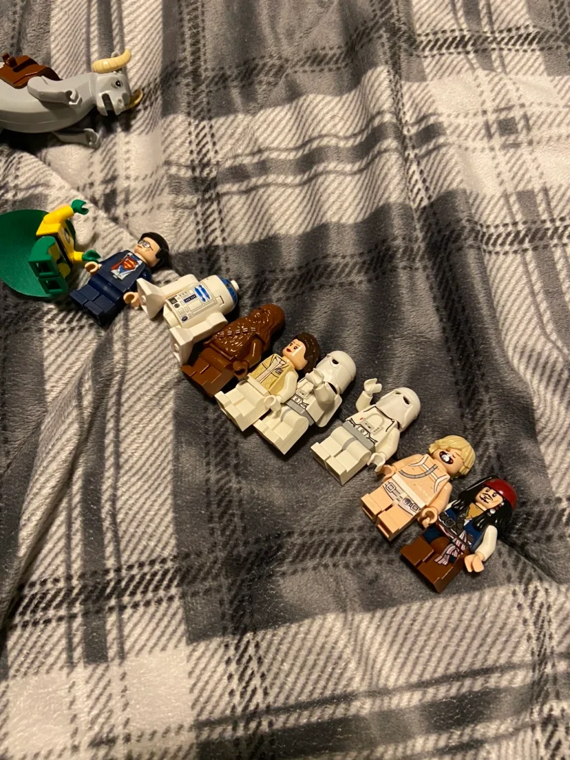 Lot of Lego Minifigures and Lego Dimension Minifigures image indicator(2)