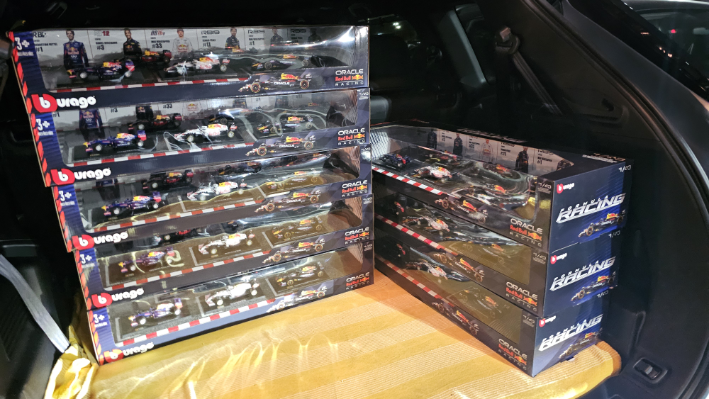 Bburago Formula 1 Racing Cars - photo 2