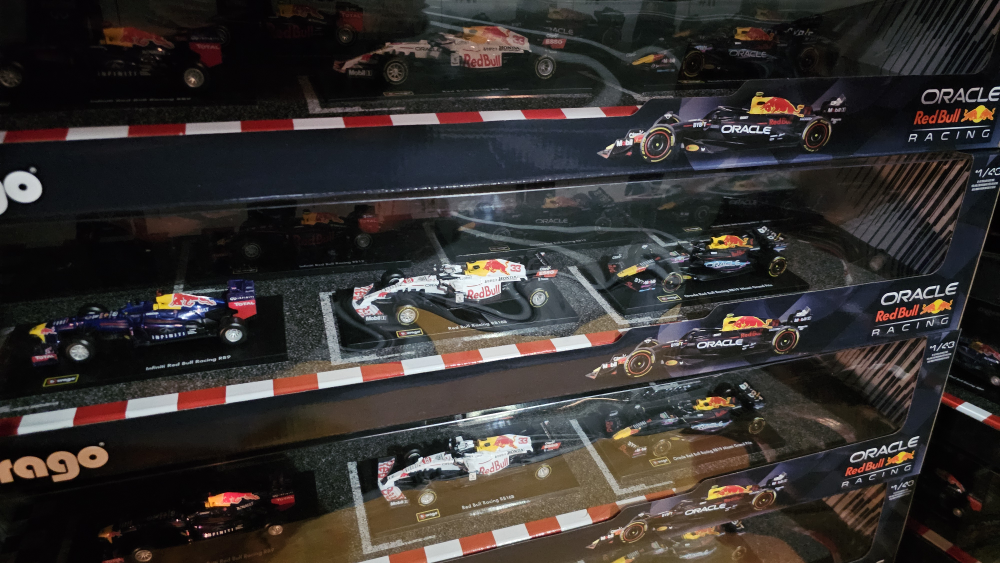 Bburago Formula 1 Racing Cars - photo 3