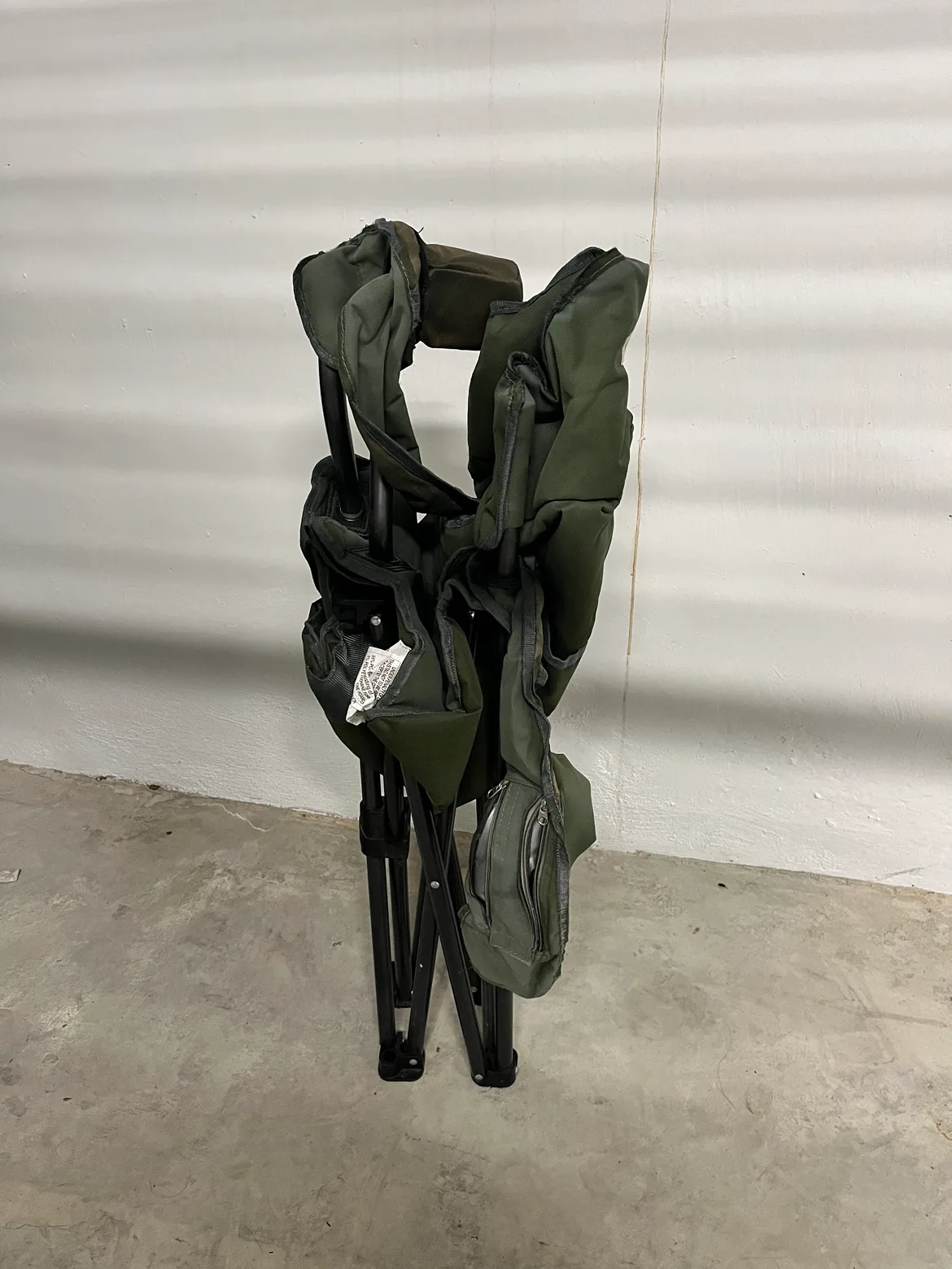 Folding Camping Chair with Cooler image indicator(3)