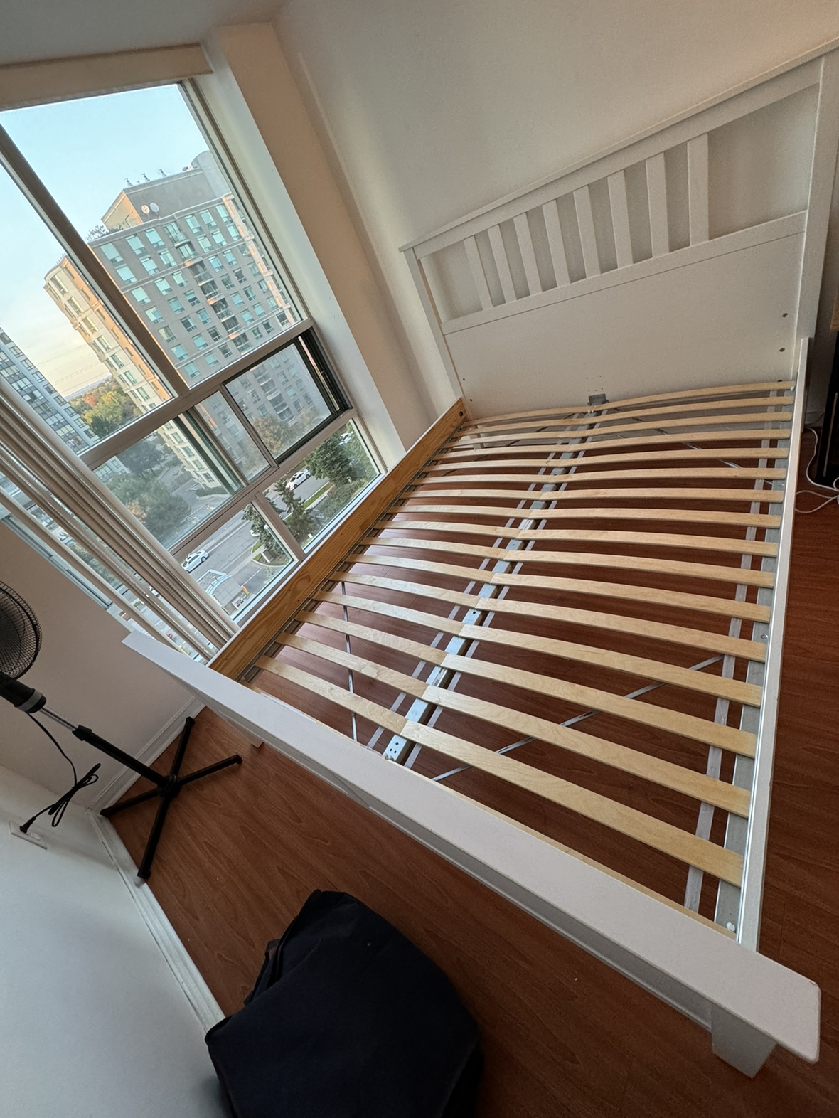 Ikea Hemnes Bed Frame - Great condition- Que vs en size - photo 3