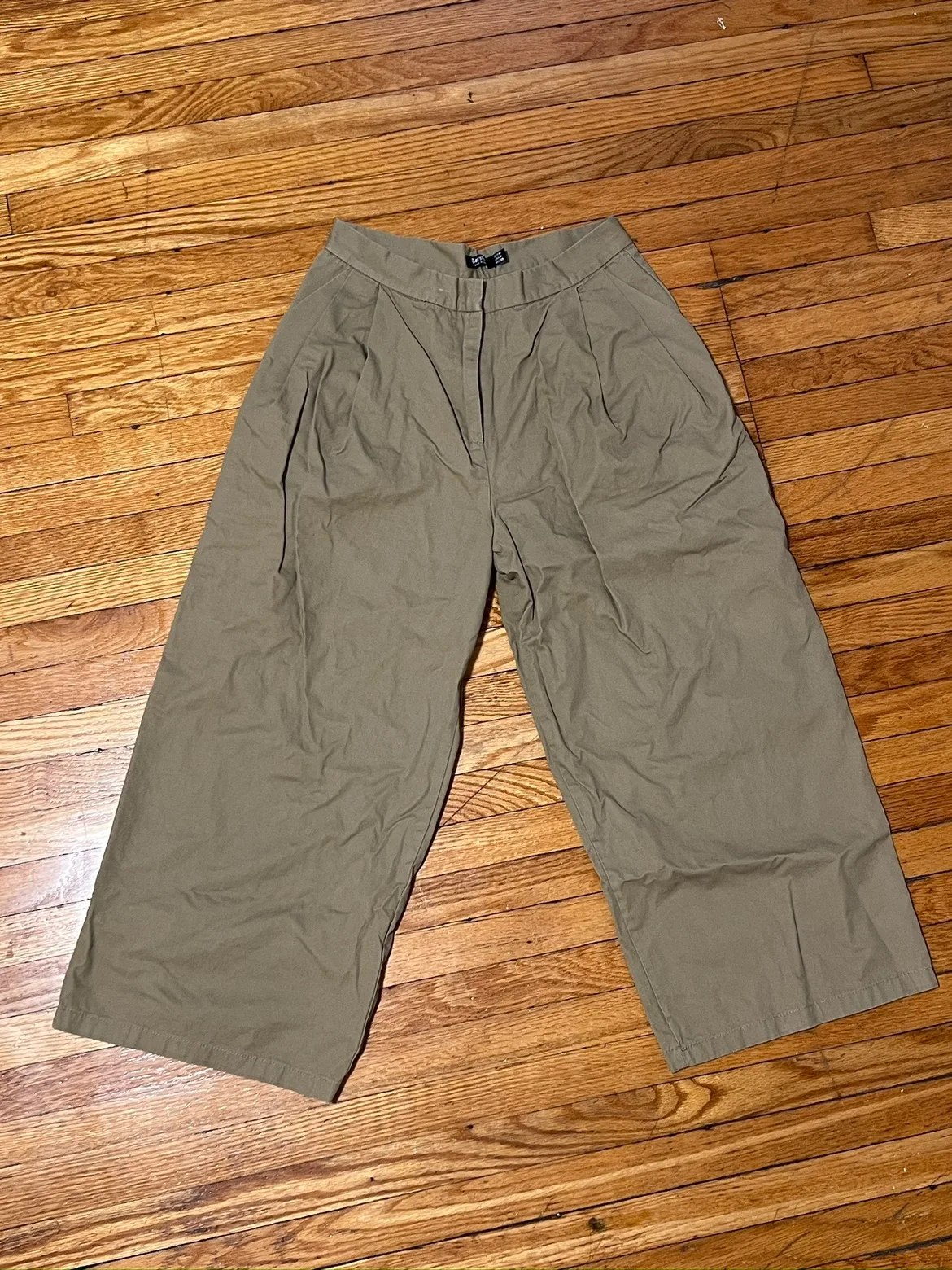 Bershka Wide Cropped Leg Trousers • Mint Condition thumbnail