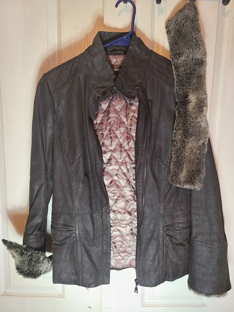 Danier Leather Jacket Thinsulate w/Faux Fur Collar image indicator(2)