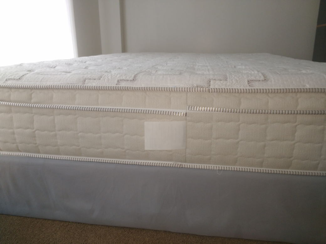 Serta perfect sleeper queen-size mattress (as good as new) - photo 4