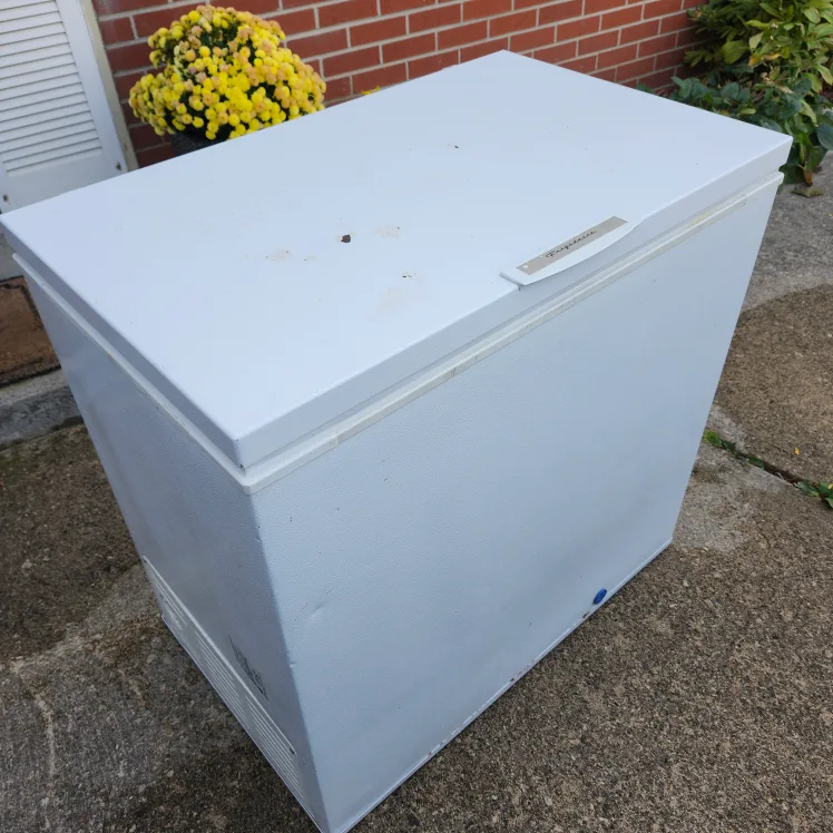 Frigidaire Chest Freezer thumbnail