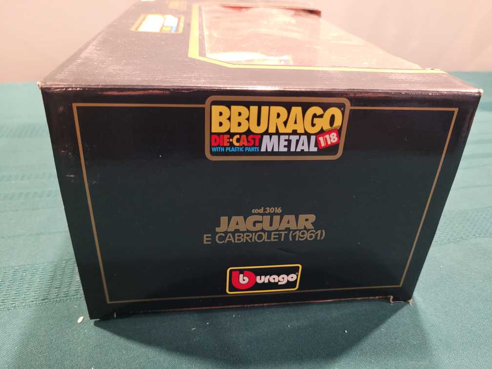 Bburago 1/18 Die-Cast Metal Jaguar E Cabriolet 1961 - photo 5