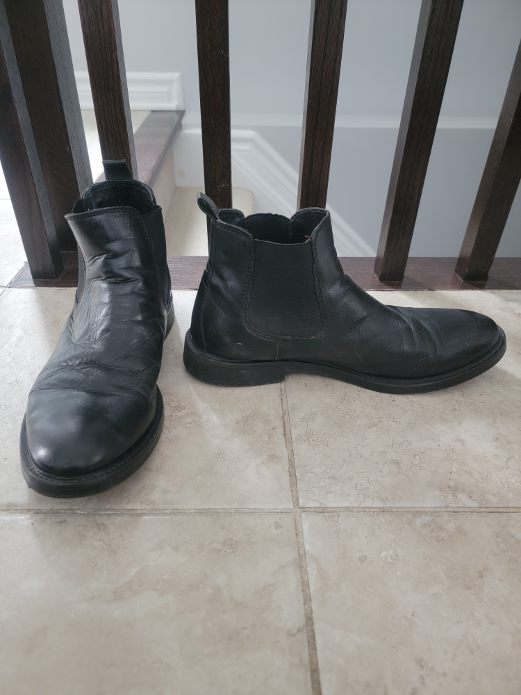 Men black boot