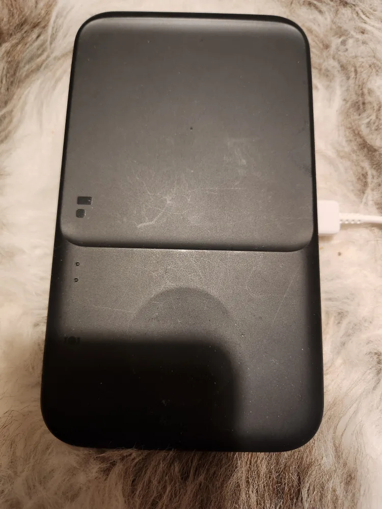 Samsung watch 4 classic and samsung wireless charger image indicator(2)