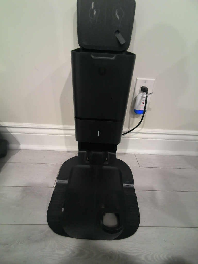 iRobot Roomba Robot Vacuum i7+ with auto emptying tower - photo 5
