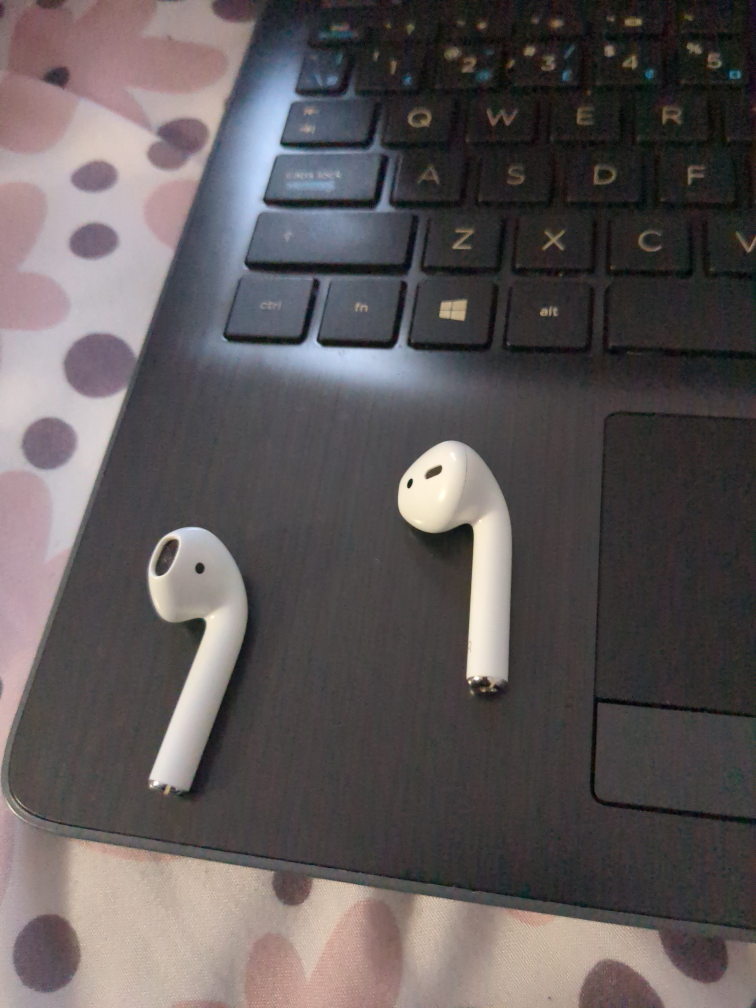 Apple AirPods (2nd Generation) - photo 2