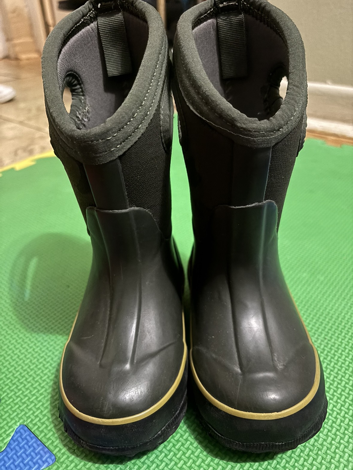 Todlder BOGS boot size 7