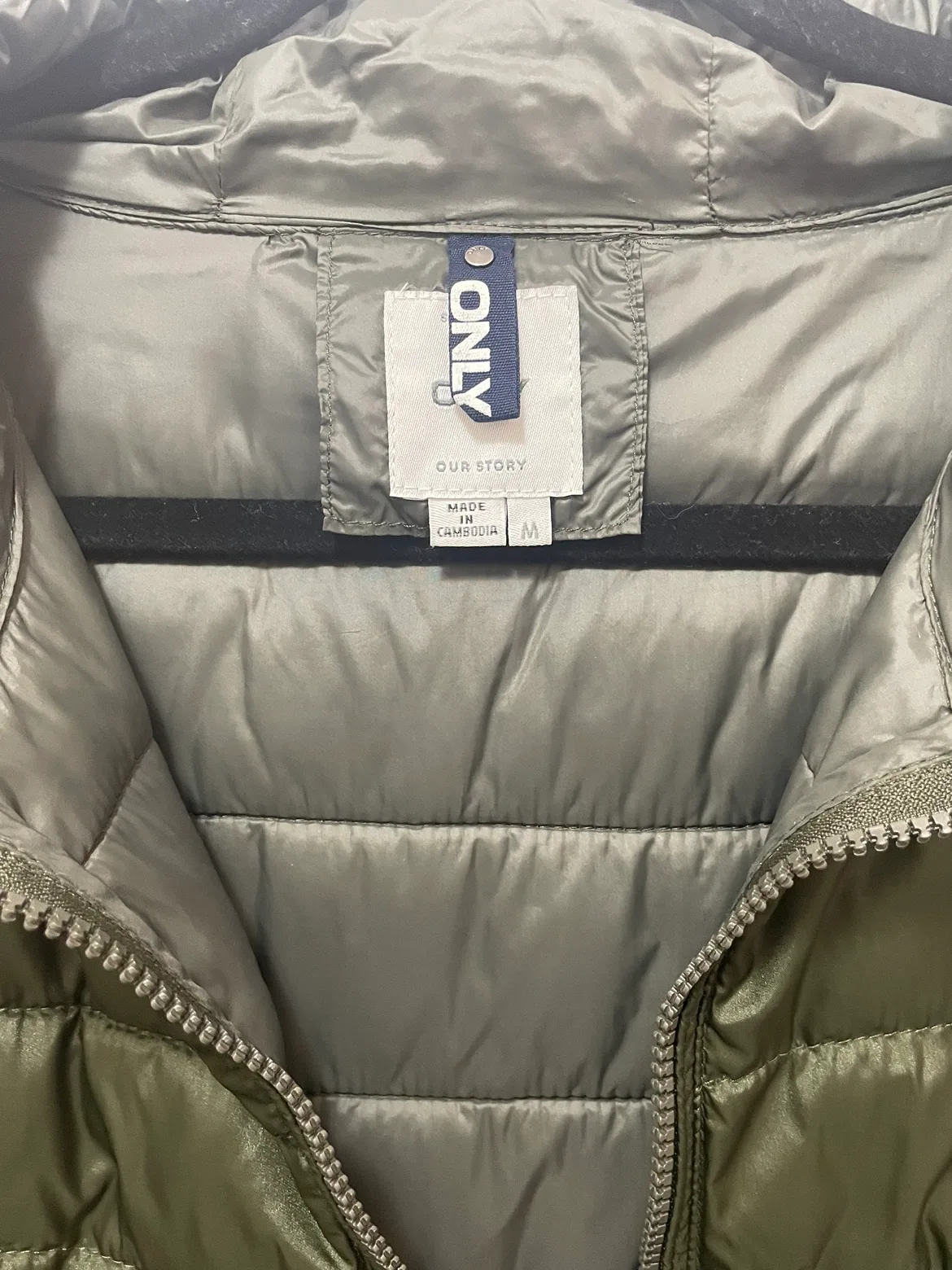 Green Puffer Jacket image indicator(2)