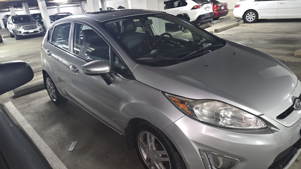 2013 Ford Fiesta Titanium Hatchback - photo 3