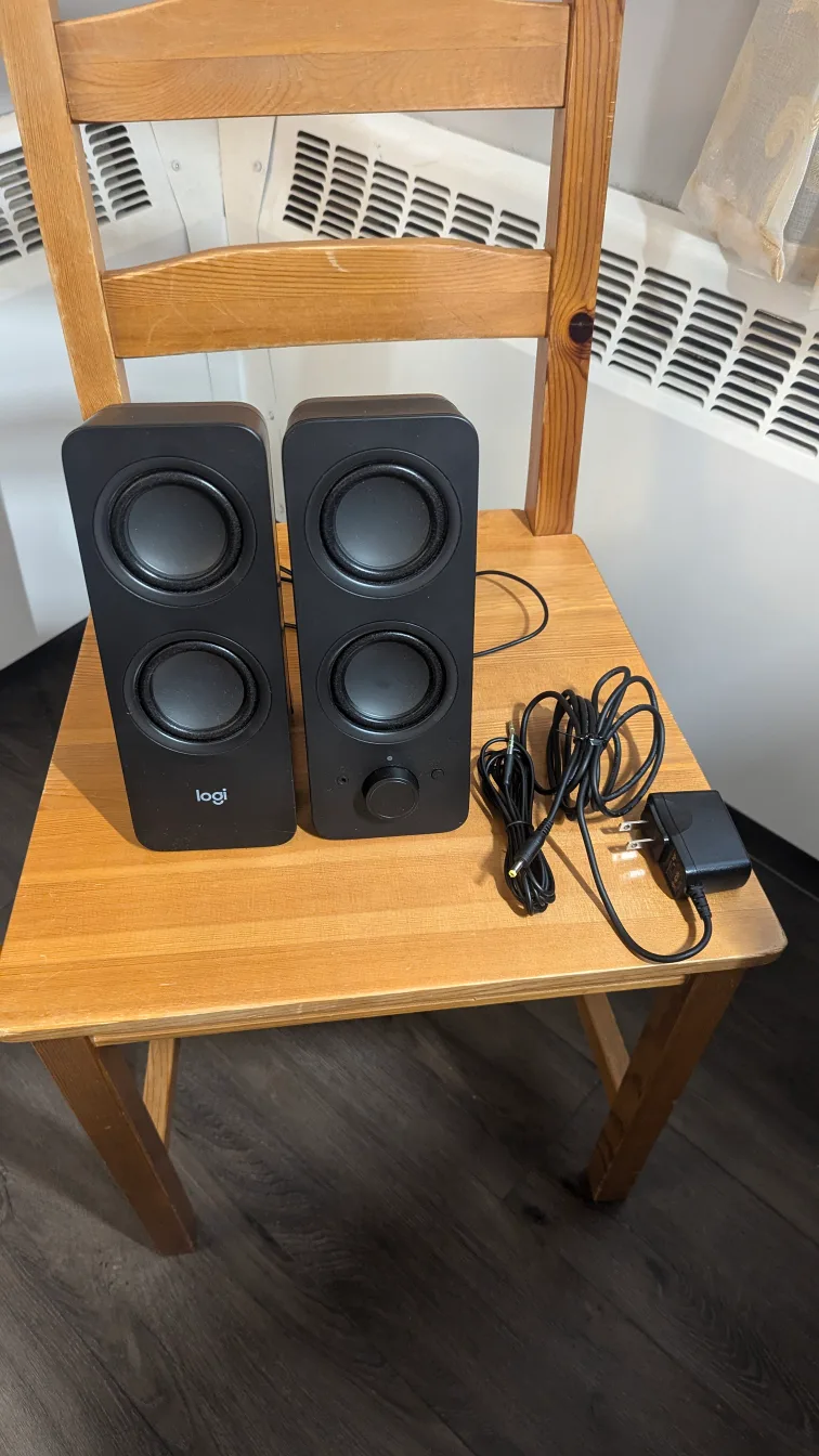 Logitech Z207 Speaker with Bluetooth thumbnail