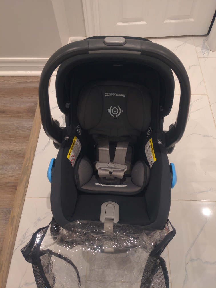 Uppababy Mesa Infant Car Seat with base and accessories