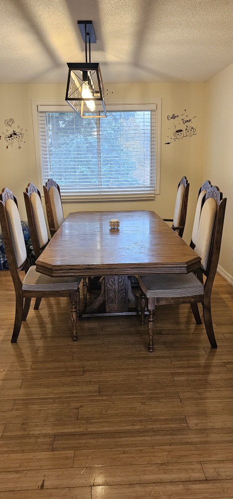 Solid Wood Extendable Dining Table and 6 Chairs