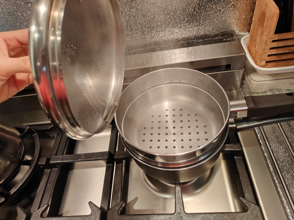 2 pots，top layer is a steamer,with lid ! $5 for all image indicator(3)