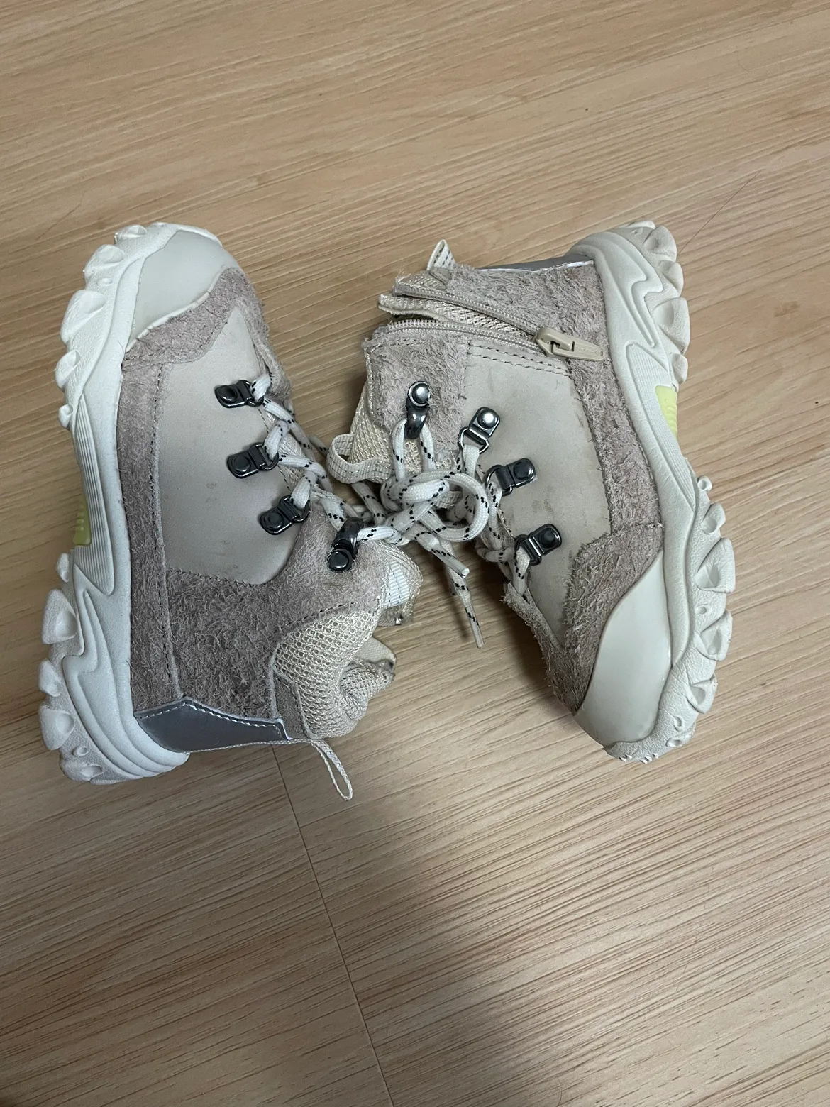 Zara Toddler Winter Boots, size 7 (24) image indicator(2)