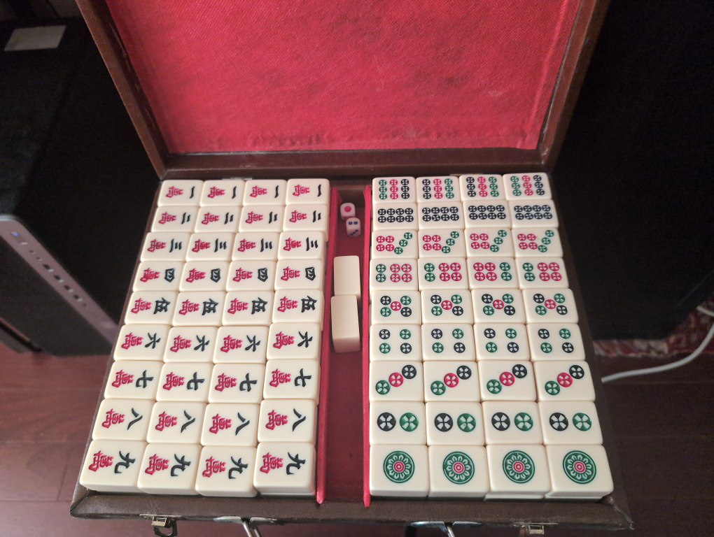 Vintage Mahjong Set
