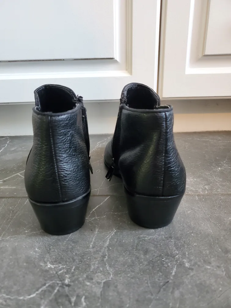 Sam Edelman Women's Ankle Boots Size 8.5 #ThriftyPicks image indicator(3)