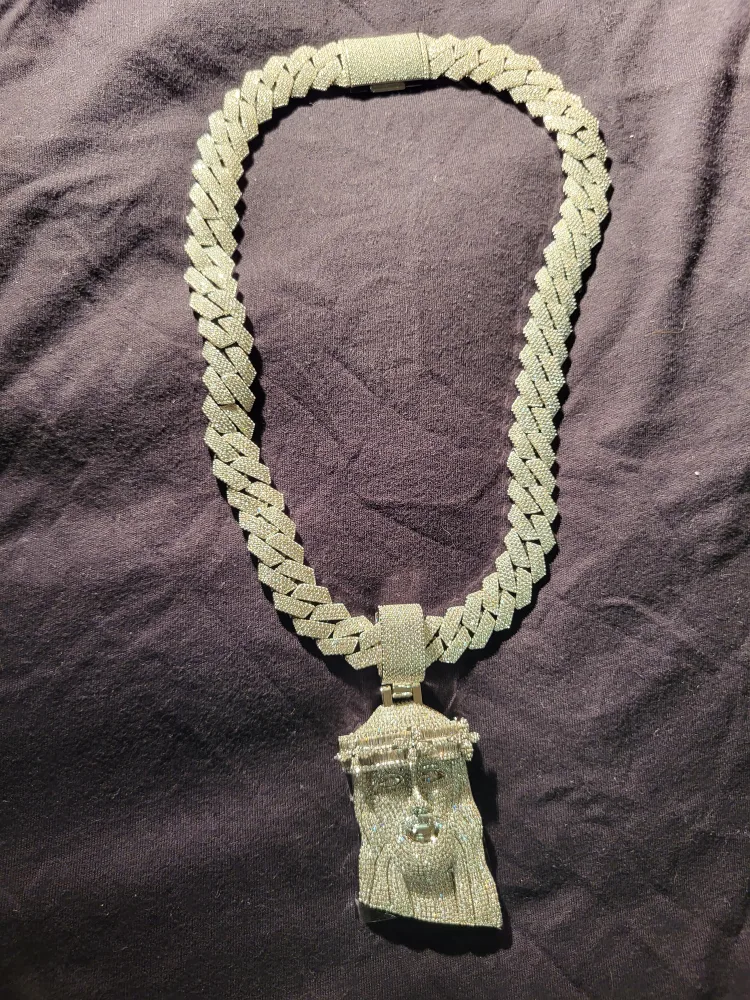 Jesus Piece Cuban Chain Necklace image indicator(4)