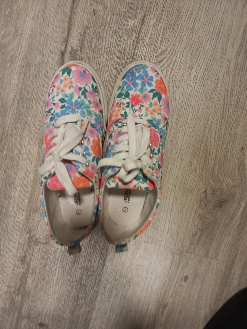 Floral Sneakers image indicator(2)