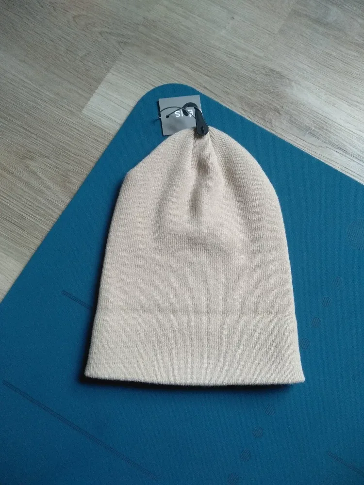 Beanie hat toque from Sweden 🥕 image indicator(2)