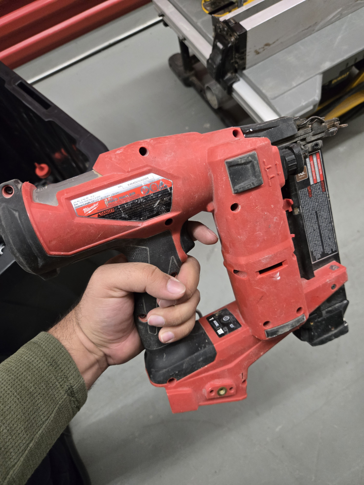 Milwaukee M18 Brad Nailer (18GA)
