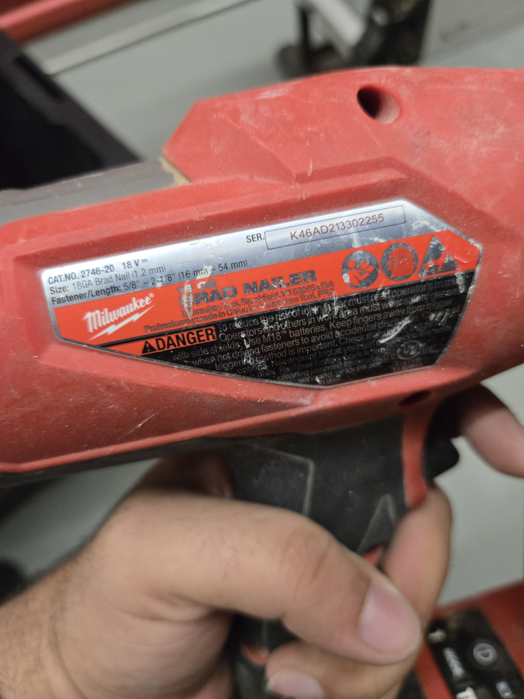 Milwaukee M18 Brad Nailer (18GA) - photo 2