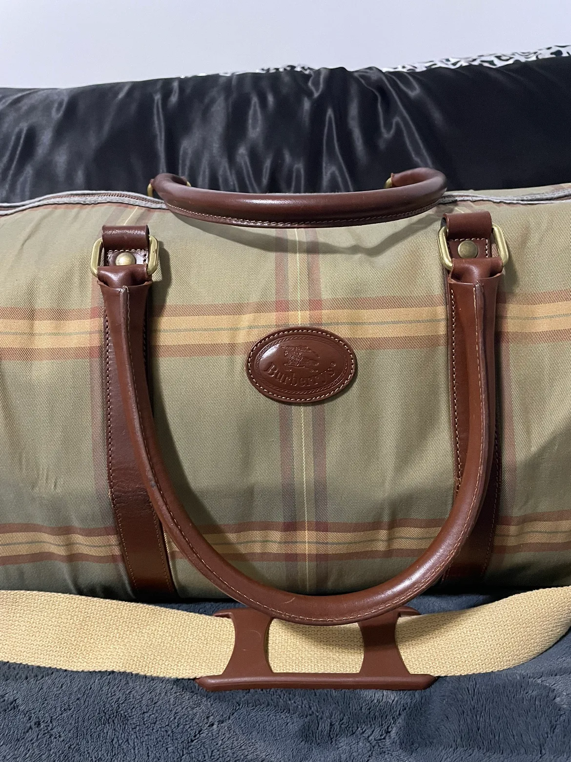 Burberry's Travel Bag image indicator(2)