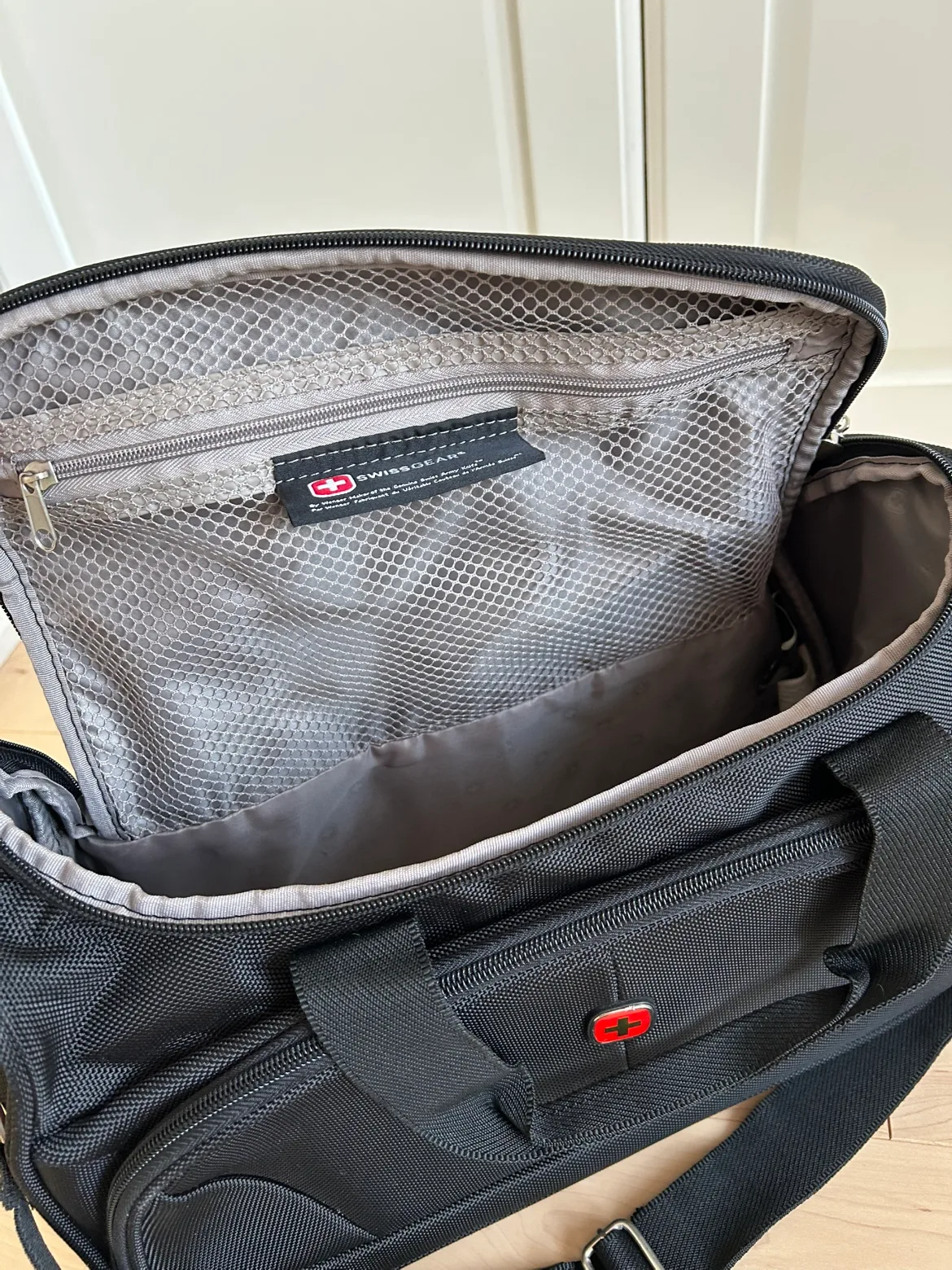 SwissGear Travel Duffle & Toiletry Bag image indicator(5)